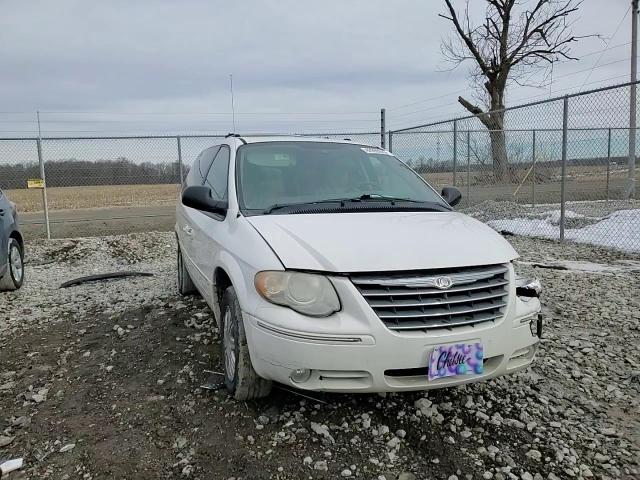 2006 Chrysler Town & Country - Image 11