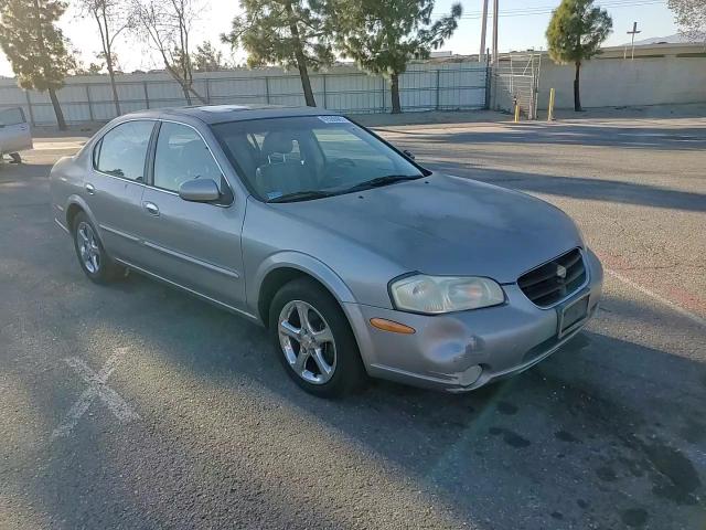 2000 Nissan Maxima - Image 10