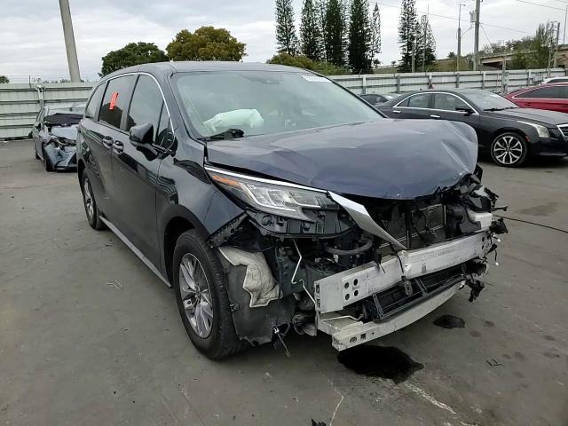 2022 Toyota Sienna - Image 12
