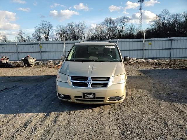 2010 Dodge Caravan - Image 11
