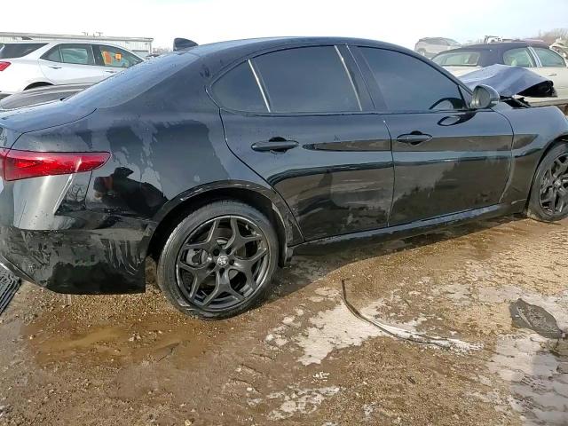 2021 Alfa Romeo Giulia - Image 13