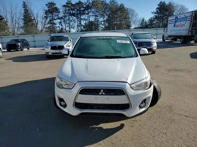 2014 Mitsubishi Outlander - Image 12