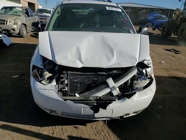 2005 Dodge Caravan - Image 12