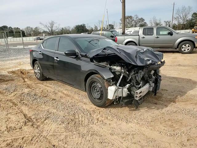 2020 Nissan Altima - Image 11