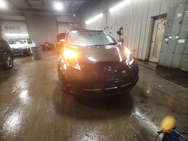 2016 Nissan Leaf - Image 13