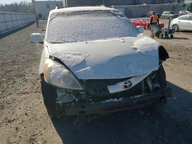 2009 Toyota Sienna - Image 12