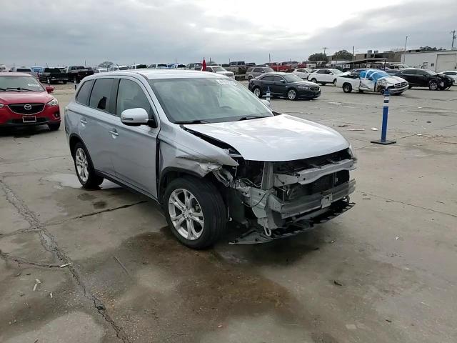 2015 Mitsubishi Outlander - Image 15