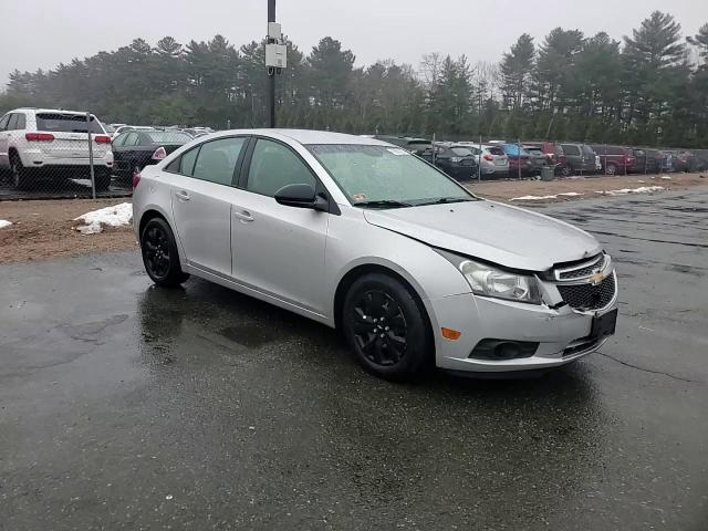 2013 Chevrolet Cruze - Image 10