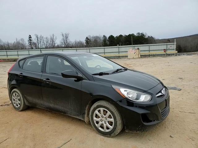 2013 Hyundai Accent - Image 11