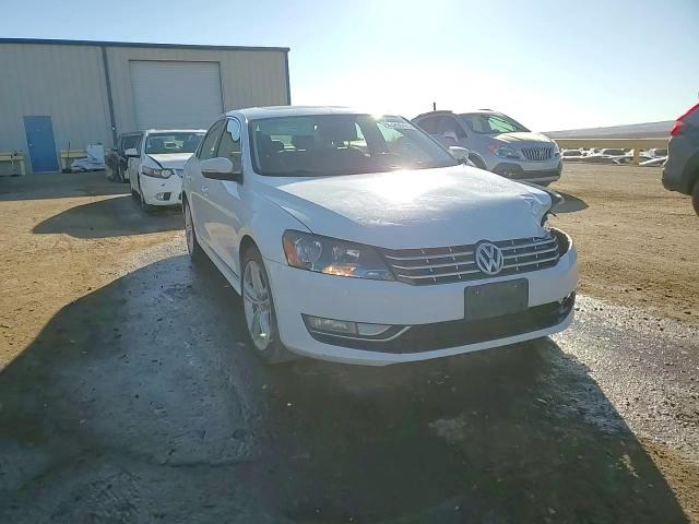 2014 Volkswagen Passat - Image 13
