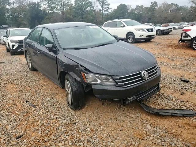 2018 Volkswagen Passat - Image 11