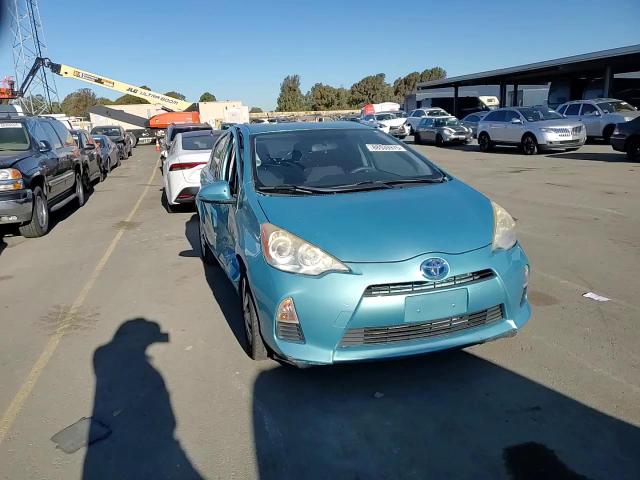 2013 Toyota Prius - Image 11