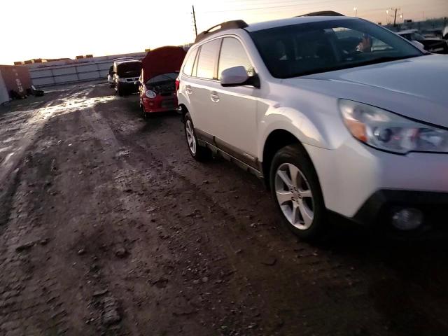 2013 Subaru Outback - Image 11
