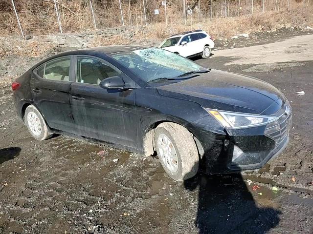 2019 Hyundai Elantra - Image 13