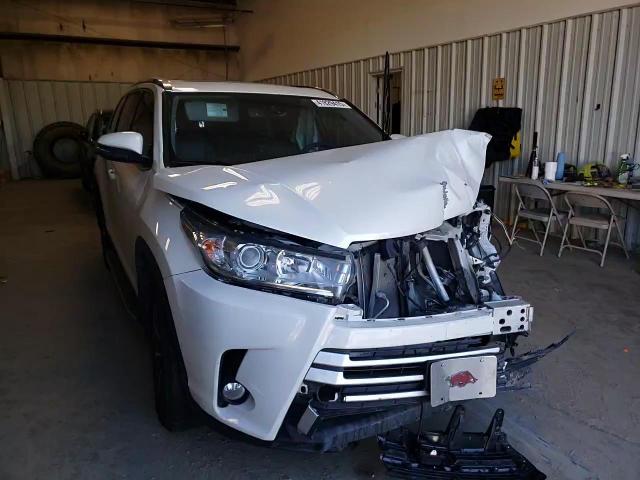 2019 Toyota Highlander - Image 10