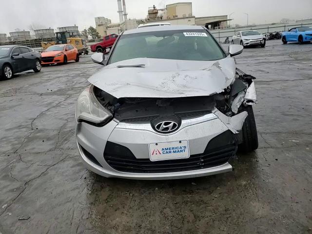 2013 Hyundai Veloster - Image 10