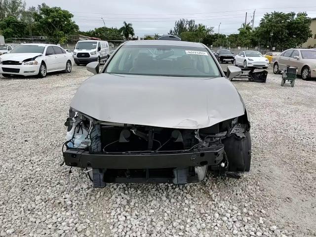 2016 Lexus ES - Image 13