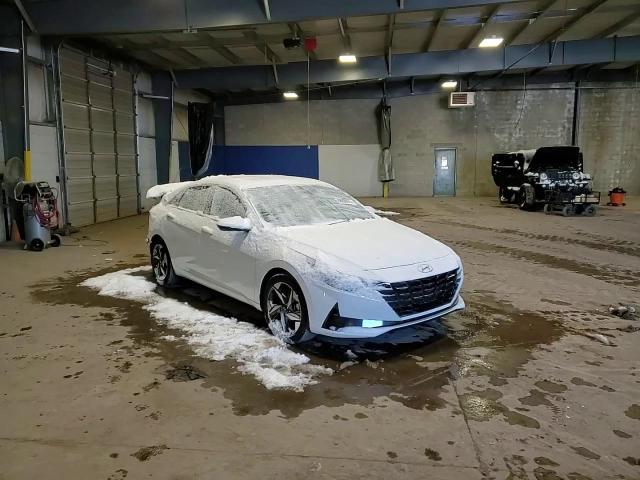2023 Hyundai Elantra - Image 14