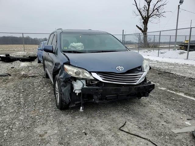 2015 Toyota Sienna - Image 11