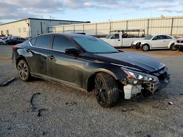 2020 Nissan Altima - Image 11