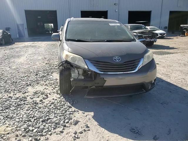 2012 Toyota Sienna - Image 11