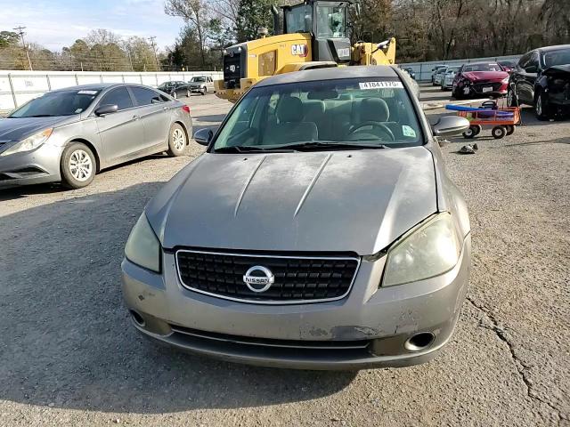 2005 Nissan Altima - Image 11