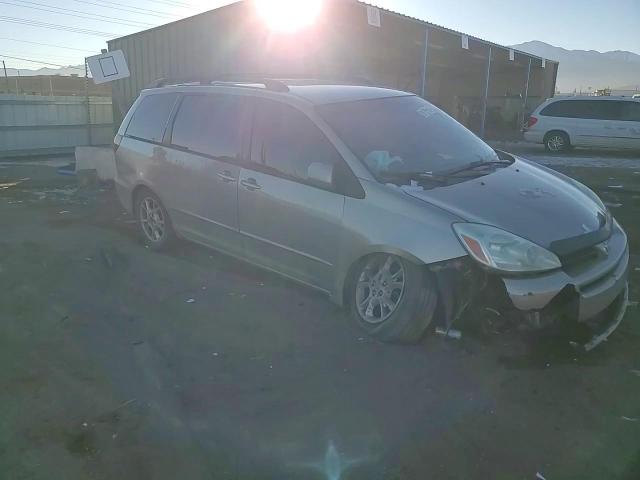 2004 Toyota Sienna - Image 12