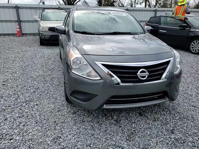 2019 Nissan Versa - Image 10