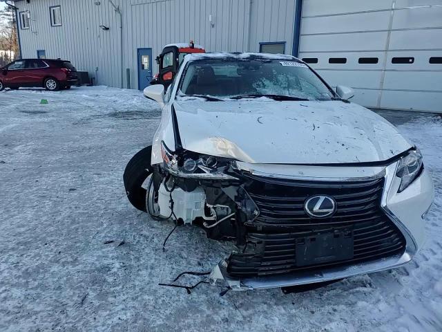 2017 Lexus ES - Image 11