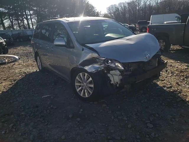 2014 Toyota Sienna - Image 12