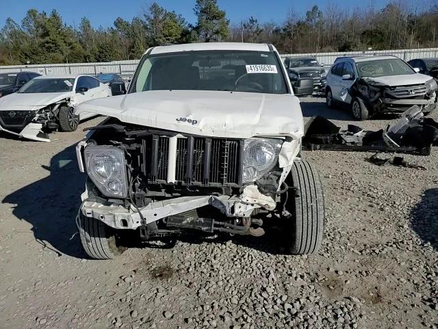 2009 Jeep Liberty (North America) - Image 12