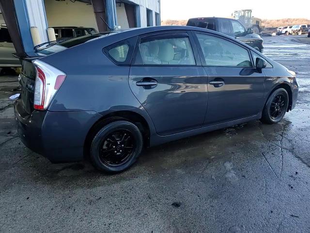 2013 Toyota Prius - Image 13