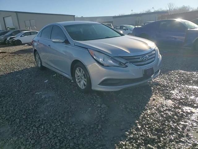 2014 Hyundai Sonata - Image 13