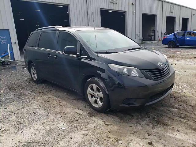 2013 Toyota Sienna - Image 12