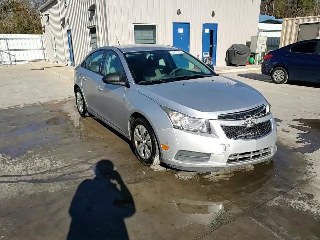 2014 Chevrolet Cruze - Image 13