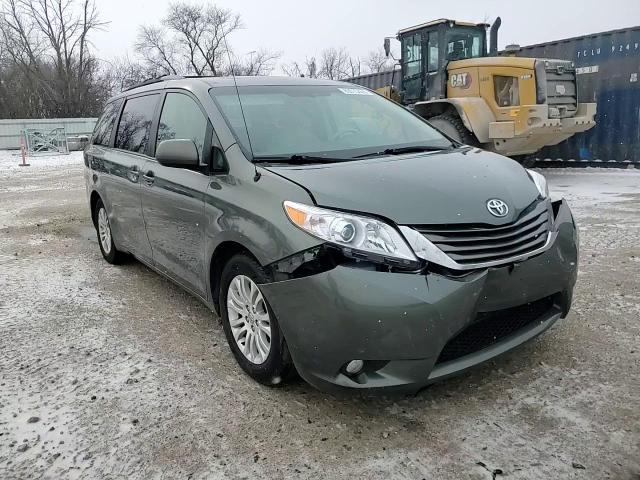 2013 Toyota Sienna - Image 14