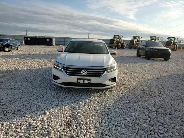 2020 Volkswagen Passat - Image 11