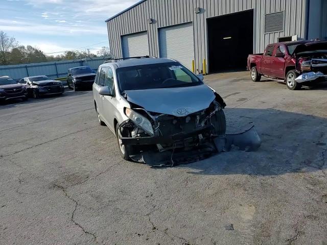 2012 Toyota Sienna - Image 11
