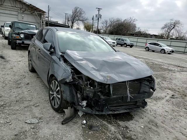2018 Hyundai Elantra - Image 11