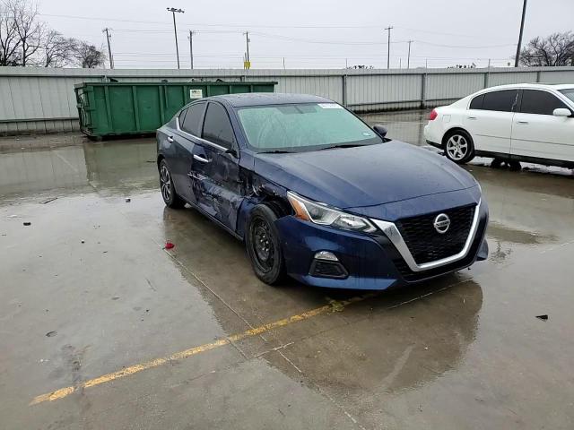 2020 Nissan Altima - Image 11