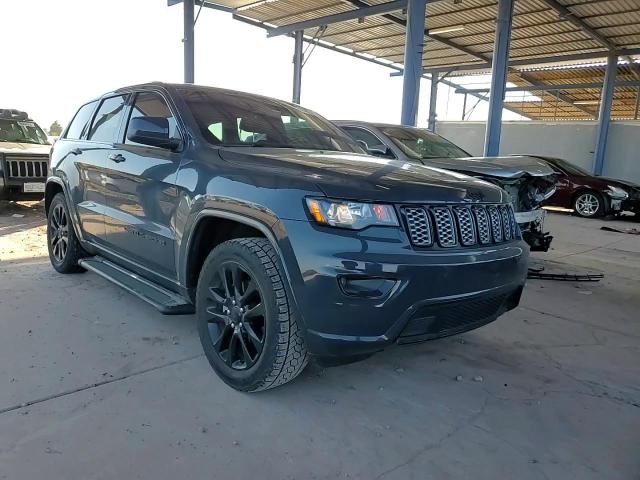 2017 Jeep Grand Cherokee - Image 12