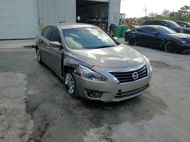 2015 Nissan Altima - Image 13
