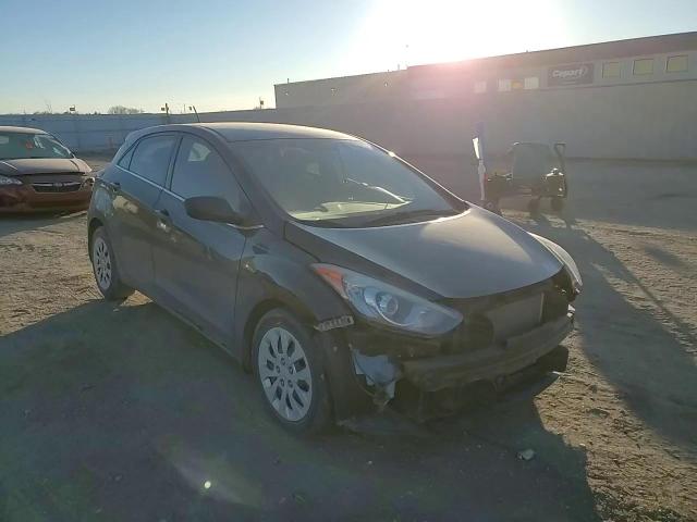 2016 Hyundai Elantra - Image 11