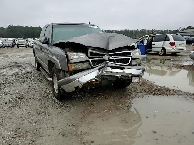 2006 Chevrolet Silverado - Image 10