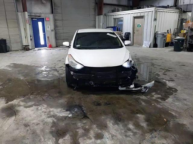 2012 Hyundai Elantra - Image 14