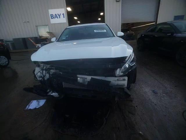 2019 Nissan Altima - Image 13