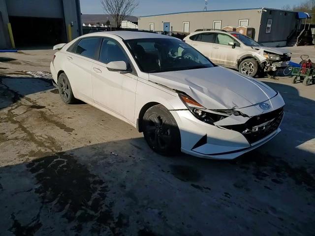 2022 Hyundai Elantra - Image 11
