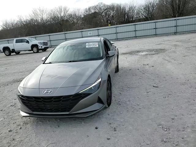 2022 Hyundai Elantra - Image 11