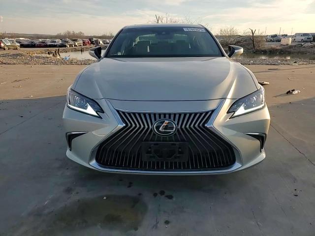 2020 Lexus ES - Image 14