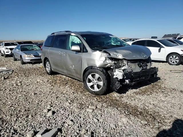 2016 Toyota Sienna - Image 13